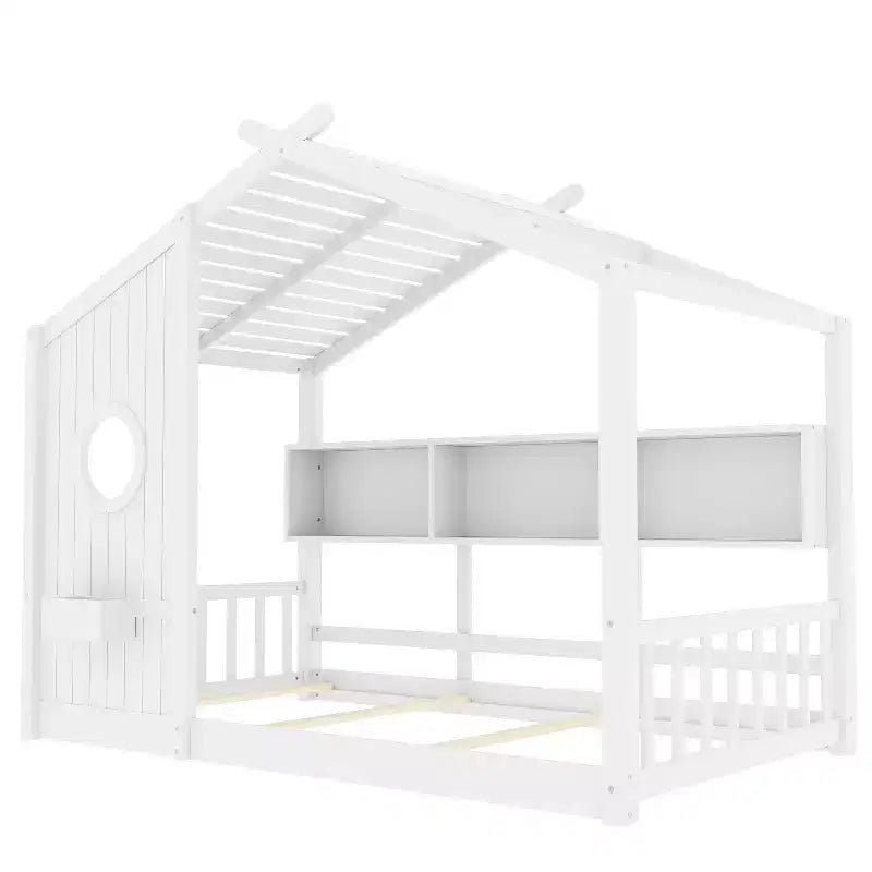 Lit cabane avec étagères, fenêtre et toit pour chambre d'enfant