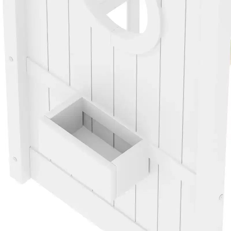 Lit cabane avec étagères, fenêtre et toit pour chambre d'enfant